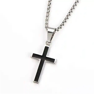 Nordic Faith – Kruishanger in glanzend staal