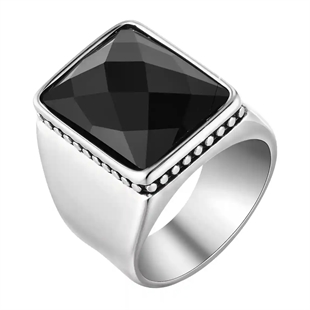 Herenring in roestvrij staal met grote vierkante facetgeslepen zwarte steen – Black Titan Square Ring.