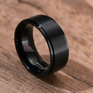 Black titan herenring – 8 mm matte afwerking