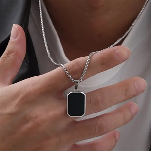 Zwarte geoketting in heerlijke stijl