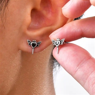 Oorstekker voor mannen in roestvrij staal met zwarte hartsteen en vleugels