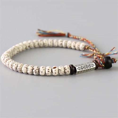 Bodhi handgeknoopte parel armband.