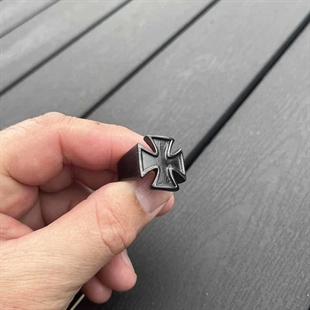 Iron Cross Herenring in staal met zwarte coating