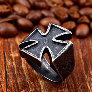 Iron Cross Herenring in staal met zwarte coating