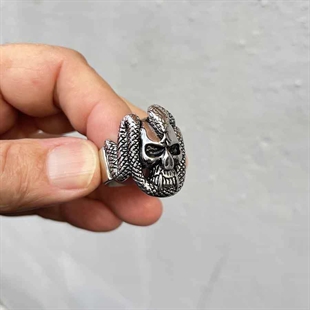 Biker ring met slang