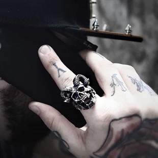 Skull ram ring