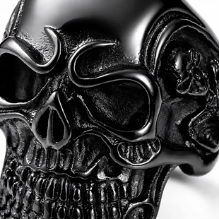 Obsidia Skull Ring – Zwarte herenring van staal