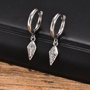 Heren hoop-oorbel in roestvrij staal met Noordse hanger