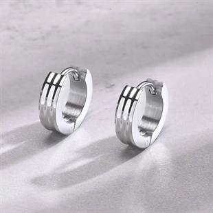 Silver Ridge Hoop – Klassieke Herenoorbel in Roestvrij Staal