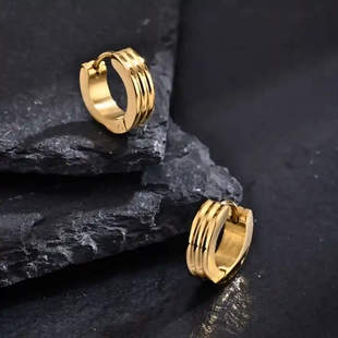 Golden Ridge Hoop – Exclusieve Herenoorbel in Verguld Staal