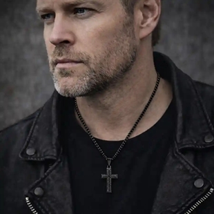 Zwarte kruis sieraden man