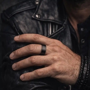 Zwarte titanium ring