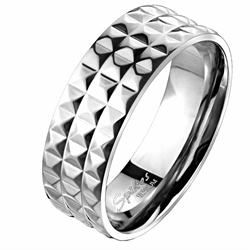 Titanium ring in geribbeld ontwerp.
